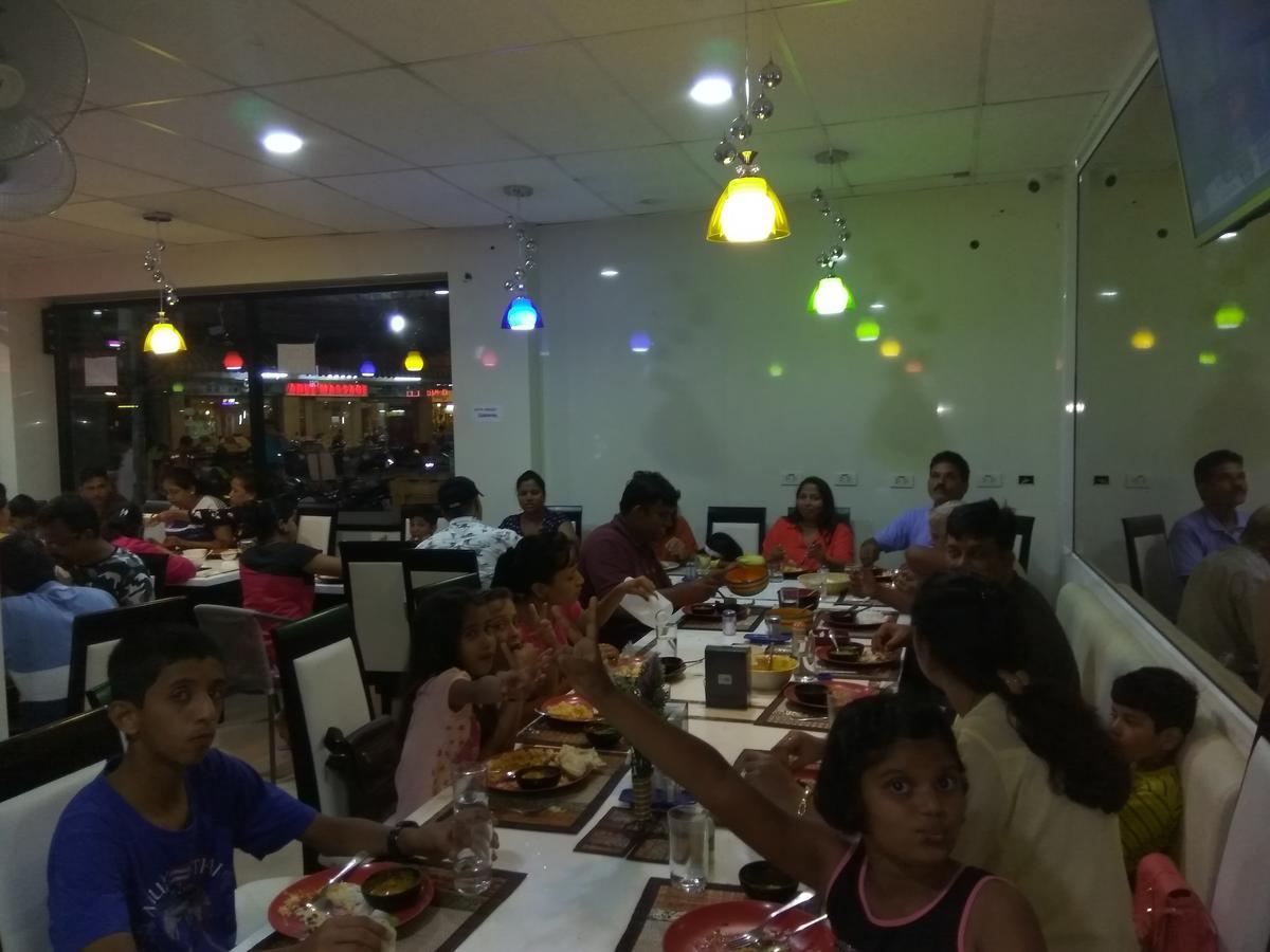 Hari Om Delhi Darbar Pattaya Exterior foto